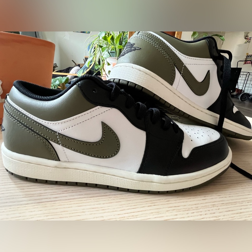 Air Jordan 1 Low Men's Shoes (Black/Medium Olive/White)